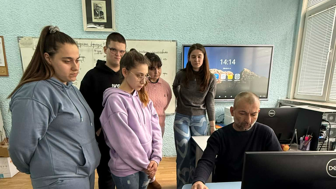 Изнесен урок по радиожурналистика се със...