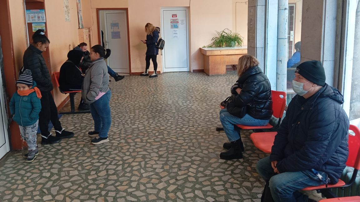 РЗИ отчита леко покачване на болните от ...