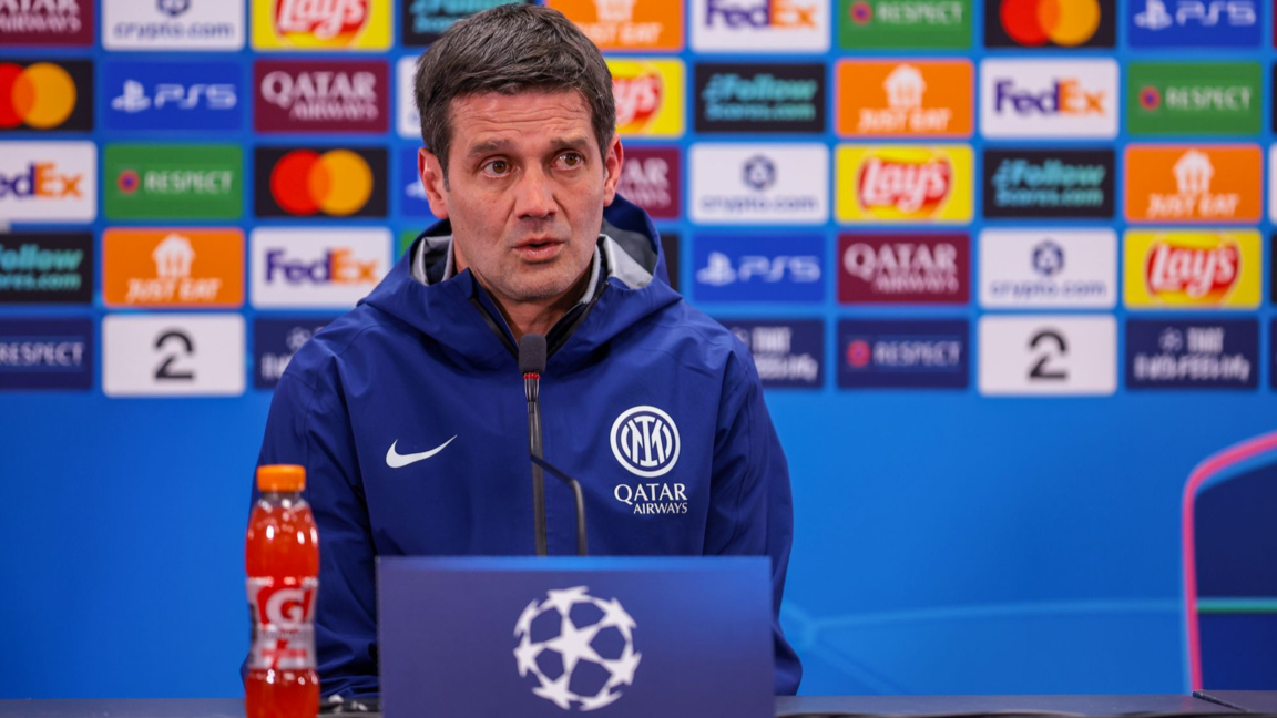 Киву говори пред медиите.