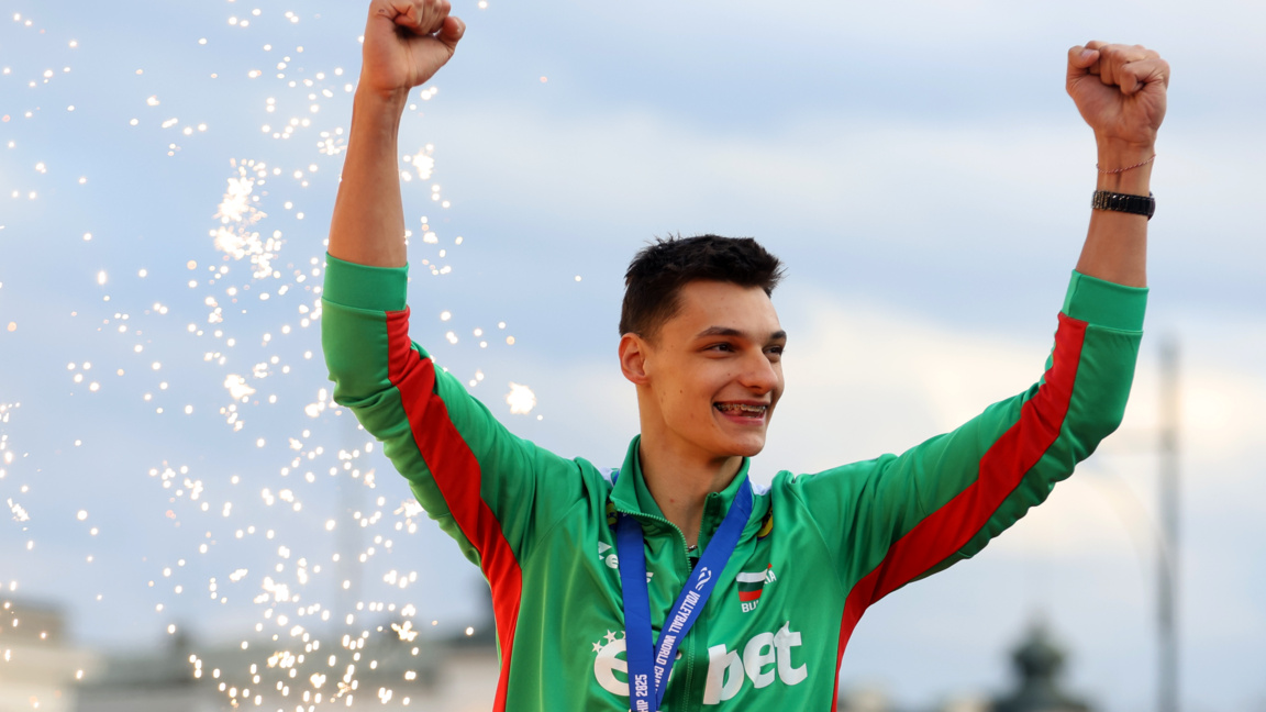 Алекс Николов с 34 точки при нова победа...