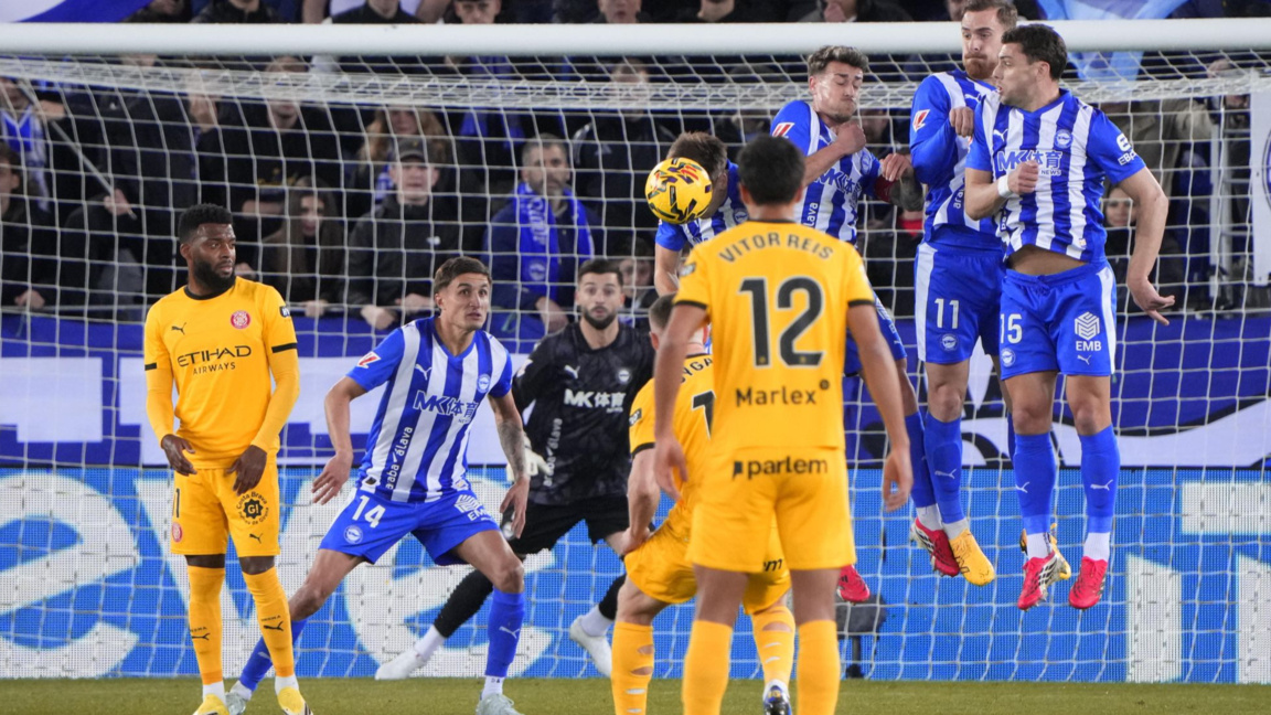 Напрегнат момент пред вратата на домакините от Алавес.