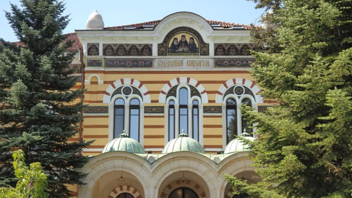 Архимандрит Дионисий няма да отслужва литургия, реши Светият синод
