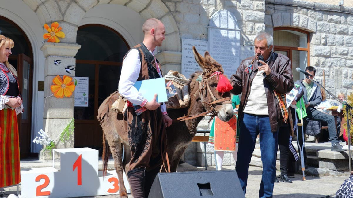 Юбилеен Тодоровден в Момчиловци събира м...