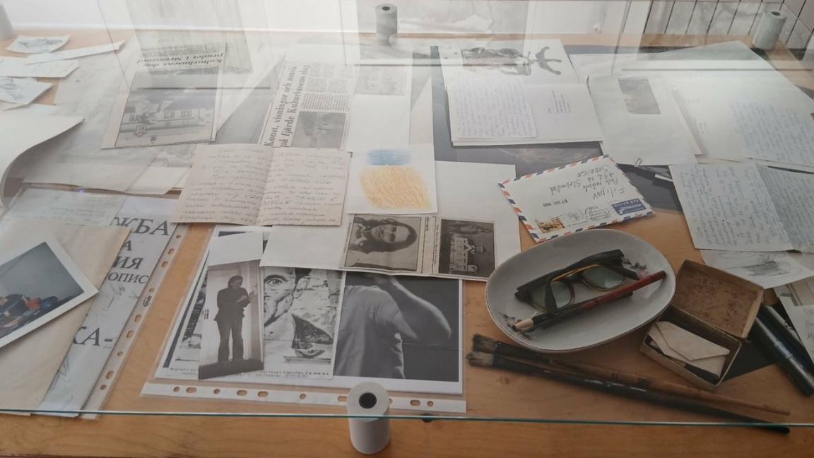 Илия Пашов твори в "Бяла стая", превърната в сакрално пространство