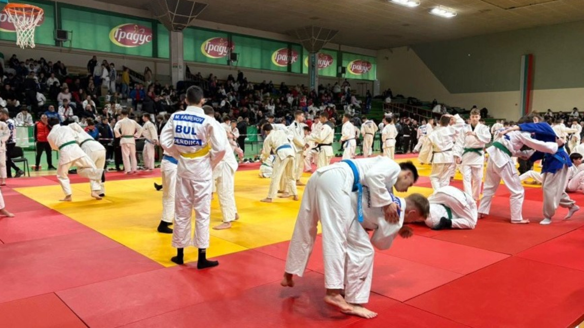 Три медала извоюваха старозагорски джуди...