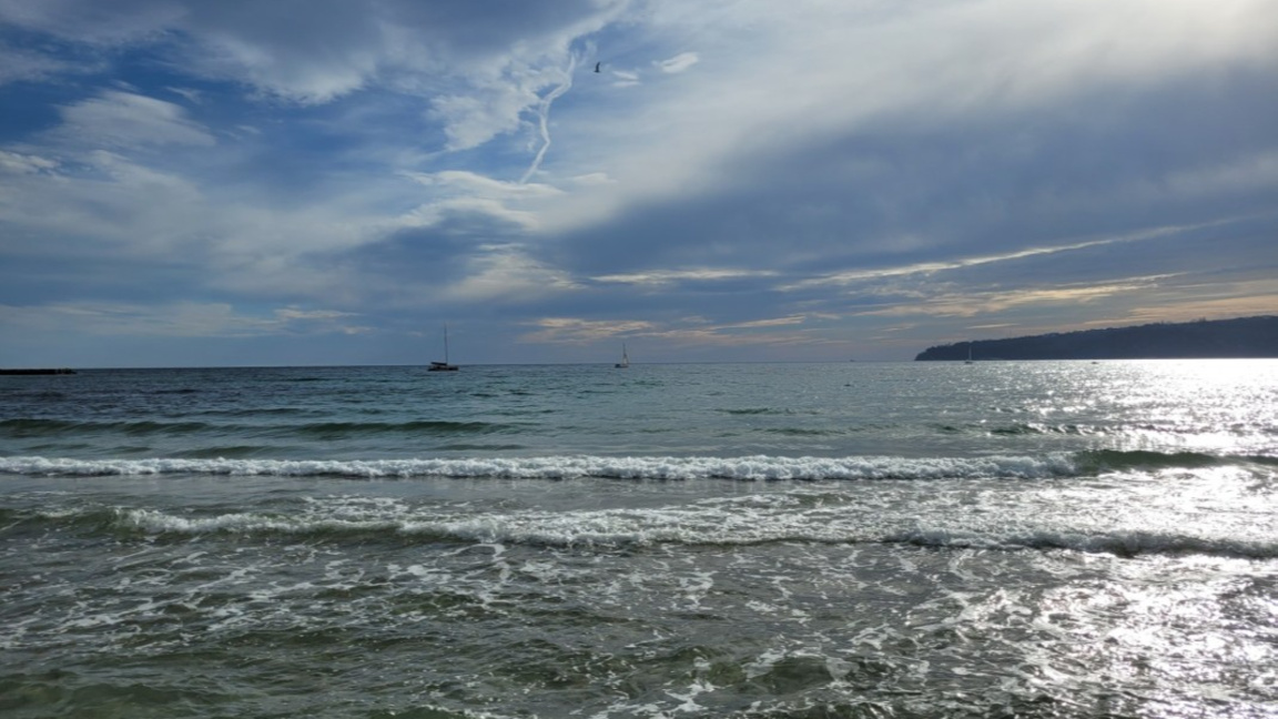 Продължава издирването на изчезналия риболовен кораб