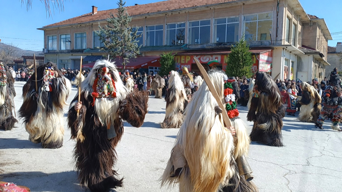 Джумали и дервиши гониха злото и болести...