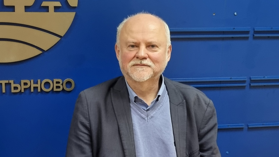 Кабинетът между партийния интерес и очак...