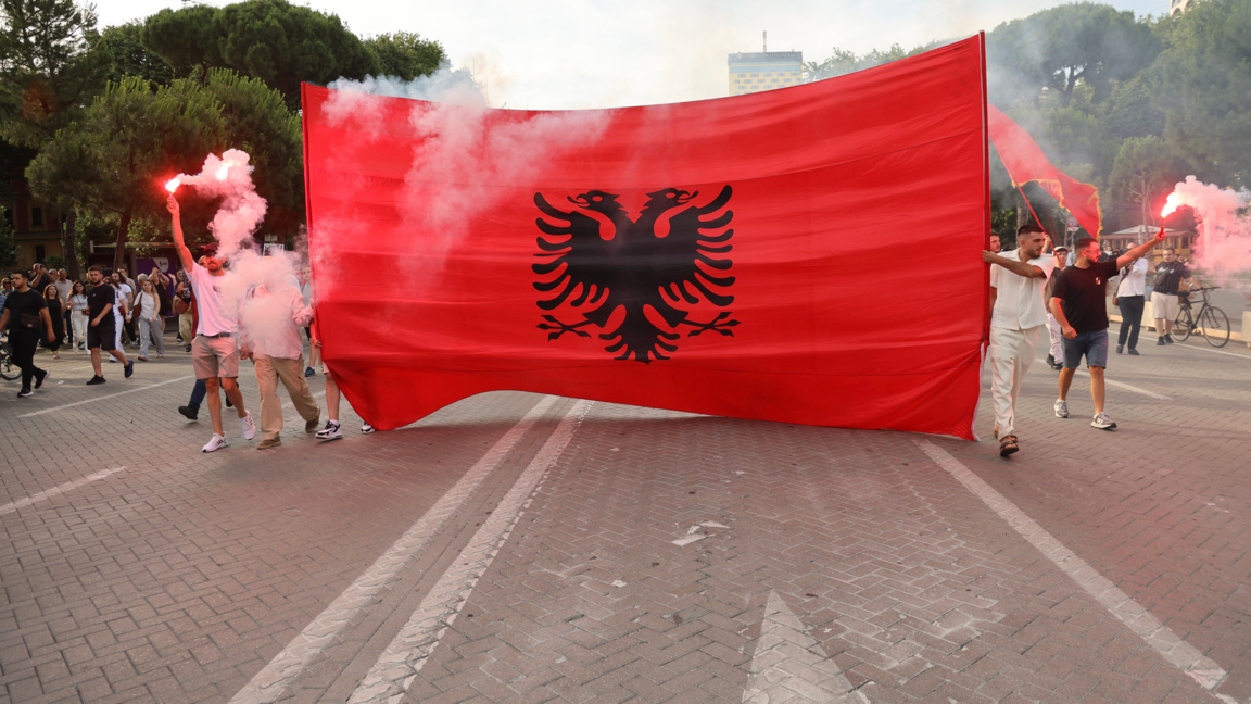 Пореден протест в Тирана срещу застроява...