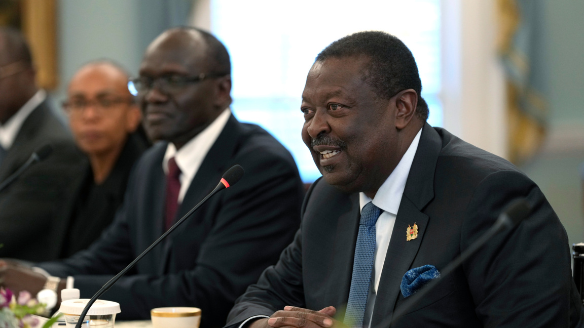 Кенийци са примамвани с щедри обещания о...