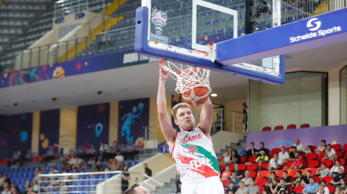 Минчев ще разчита на Везенков и Бост за ...