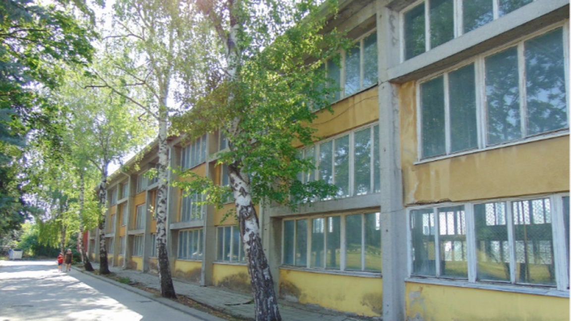 Ремонтират спортна зала "Плиска"...