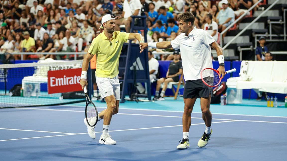 Григор Димитров започна с победа на двой...