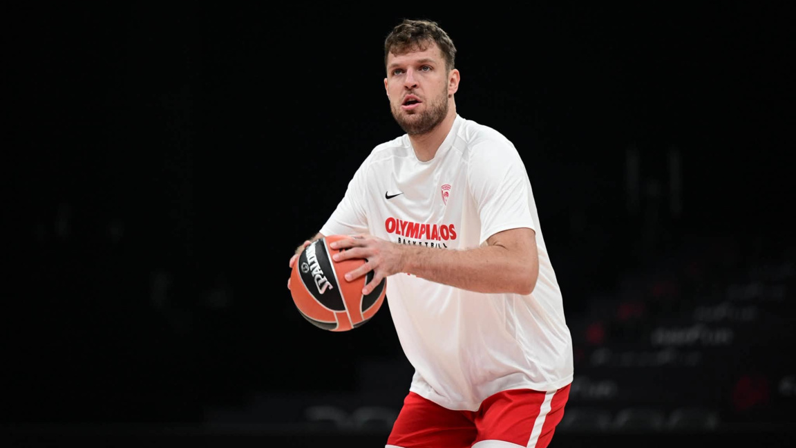Везенков и Олимпиакос играят за Суперкупата на Евролигата