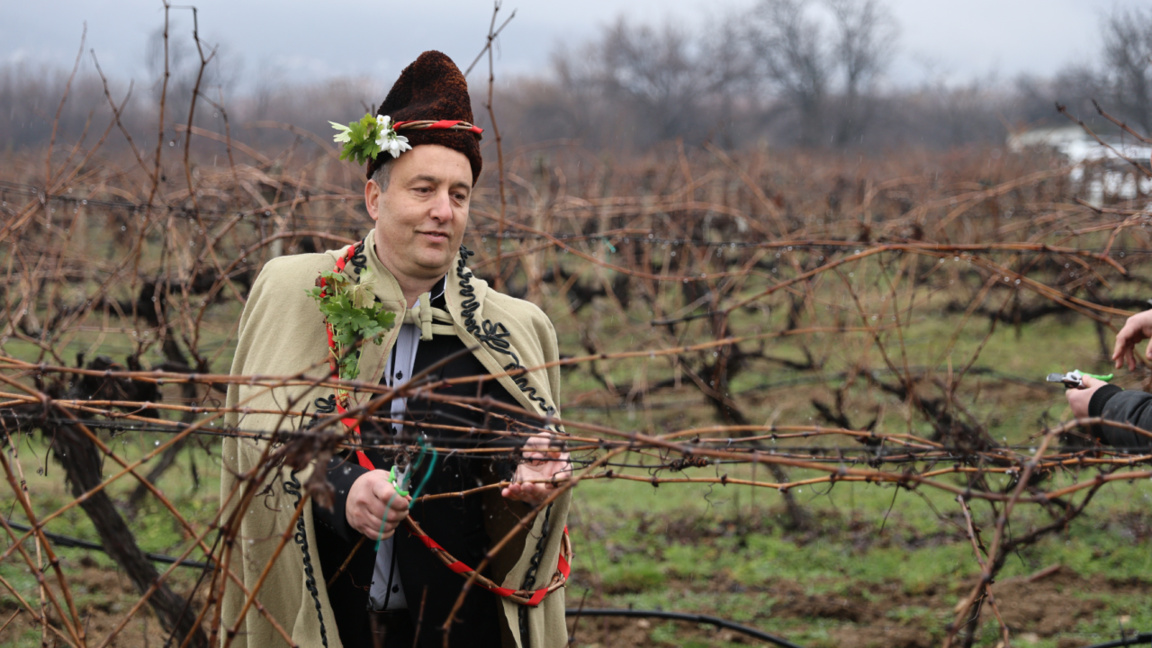 Лозарите празнуват Трифон Зарезан с надежда да се реши проблемът с напояването 