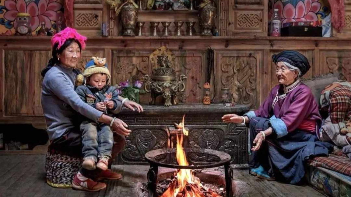 Жени от етноса Мосуо