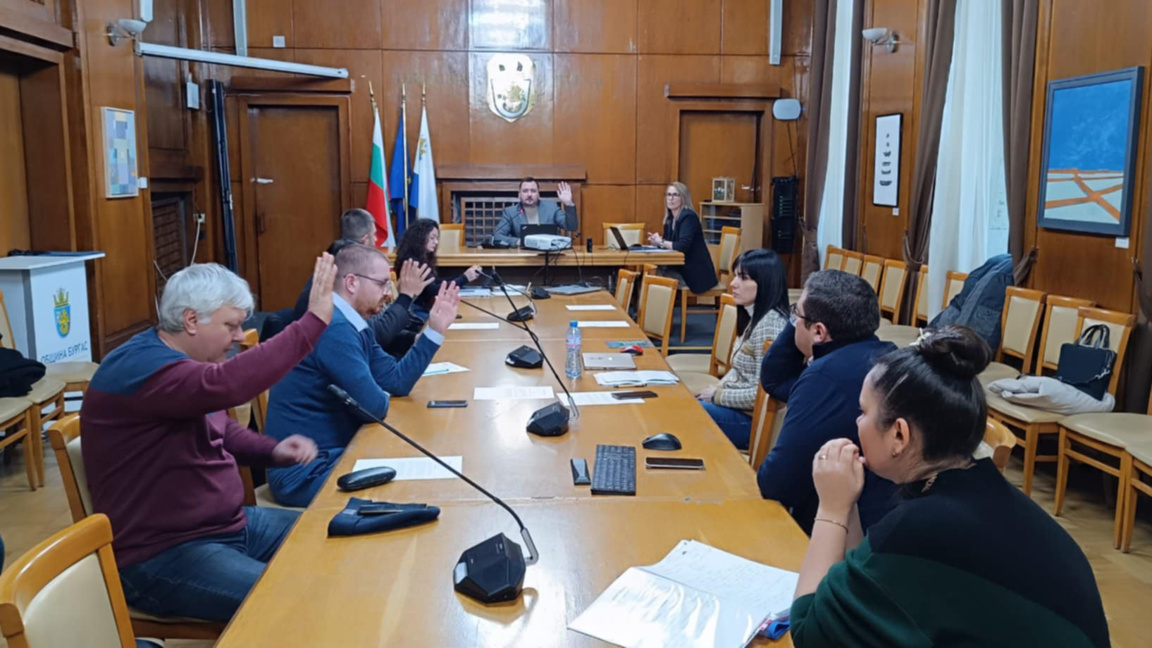 Предлагат община Бургас да купи важна апаратура за УМБАЛ, ще го направи ли? 