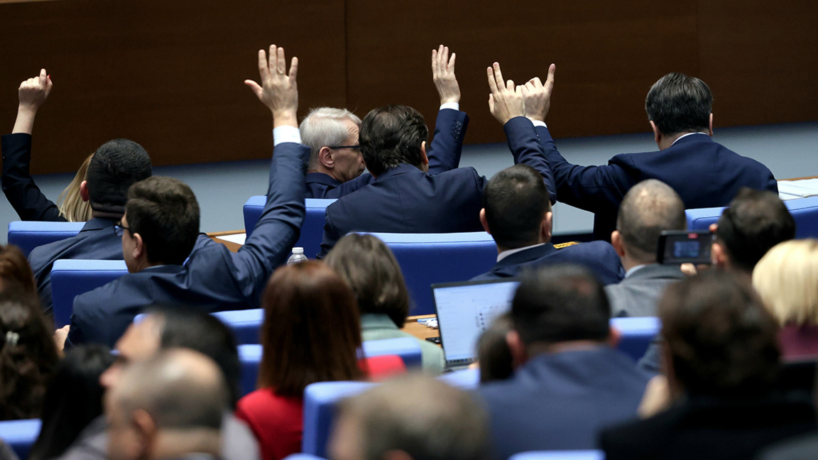 Депутатите трябва да се произнесат оконч...