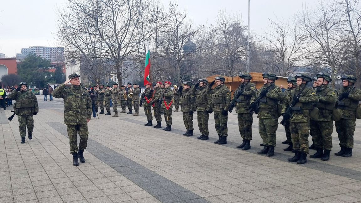 Трябва ли да се говори за военно обучени...