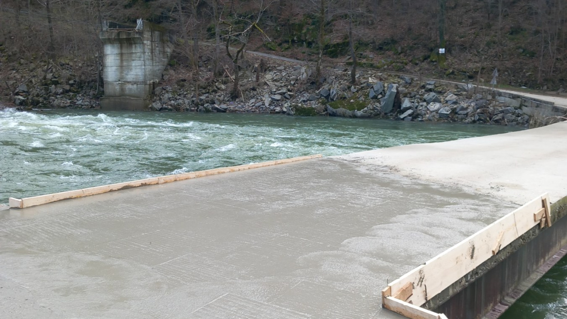 Положиха нов бетон на железобетонния мос...