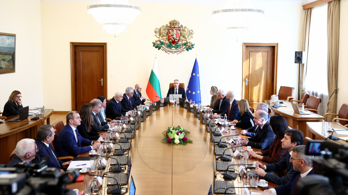 Из устройствения правилник на МС: Без ви...