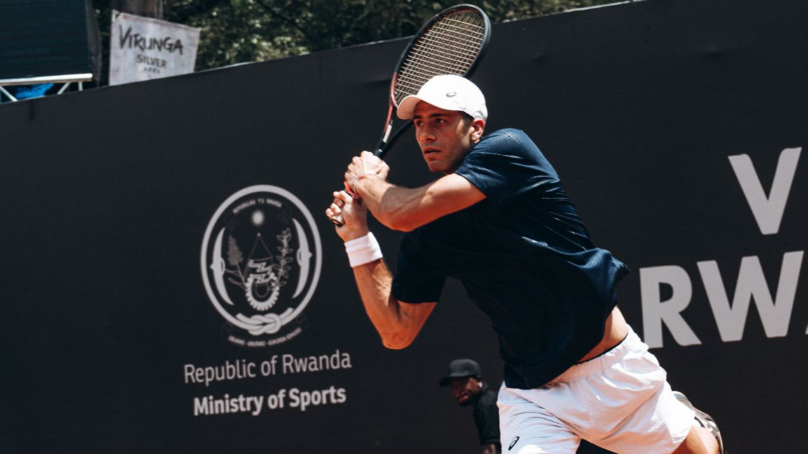 Алекс Донски стартира с победа на двойки...